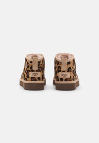UGG Zimní obuv - off-white
