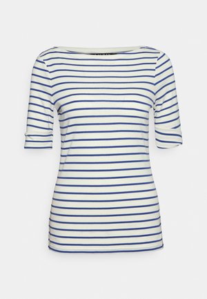 Koszulka w paski z dekoltem typu łódka, krótkimi rękawami i kolorem ecru z niebieskimi poziomymi paskami. Wykonana z miękkiego, lekkiego materiału.