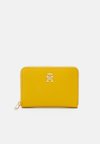 CHIC - Lompakko - city yellow