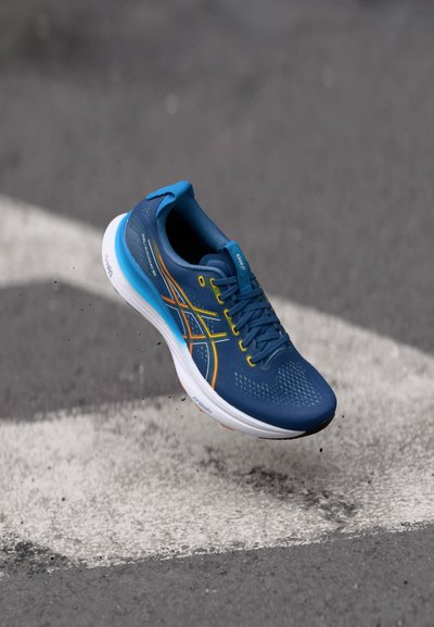 ASICS GEL KAYANO 32