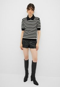 adL Printtipaita - striped black