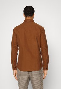 Selected Homme SLHREGTHOMAS SHIRT - Camisa - emperador