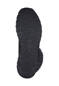 Suela de zapato de goma negra con una superficie texturada y con patrón para agarre. Presenta un logo de diamante en el centro. Bordes contorneados suaves.