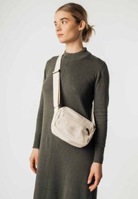 MELA KLEINE PATNI - Umhängetasche - ecru