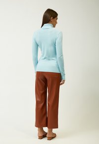 INFLUENCER HIGH-NECK BASIC - Jersey de punto - sky