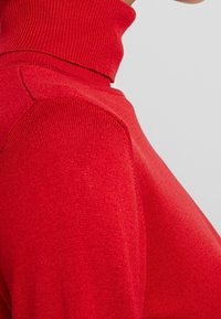 More & More Pullover - red