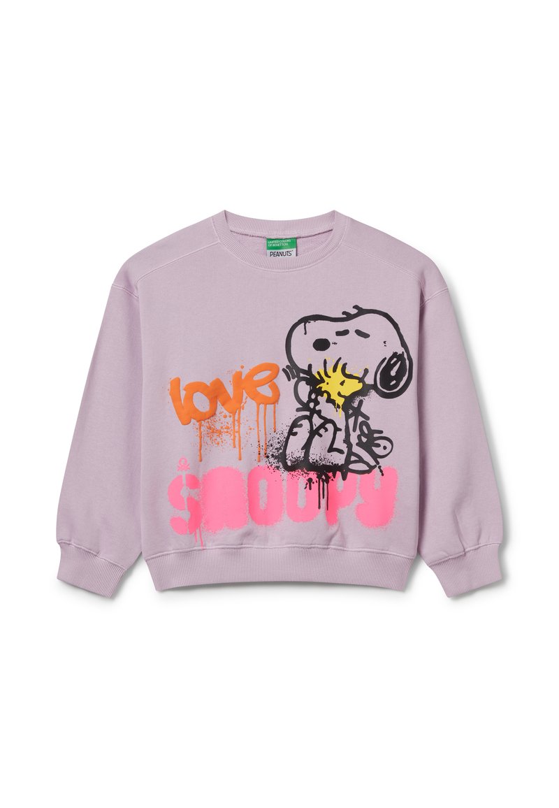 Fialová mikina se grafikou Snoopyho a Woodstoka, oranžovým nápisem "láska" a růžovým nápisem "Snoopy" ve stylu spreje na přední straně.