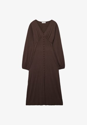 Bruine midi-jurk met lange mouwen, V-hals, geplooide buste, beklede knopen aan de voorkant en een licht uitlopende zoom.