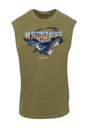 Grünes ärmelloses Shirt mit einer Grafik eines großen blau-orangefarbenen Adlers mit ausgebreiteten Flügeln und dem Text "MIGONZALES" darüber.