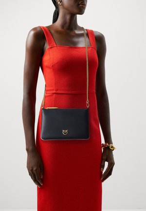 Pinko FLAT CLASSIC - Pochette - black/antique gold-coloured