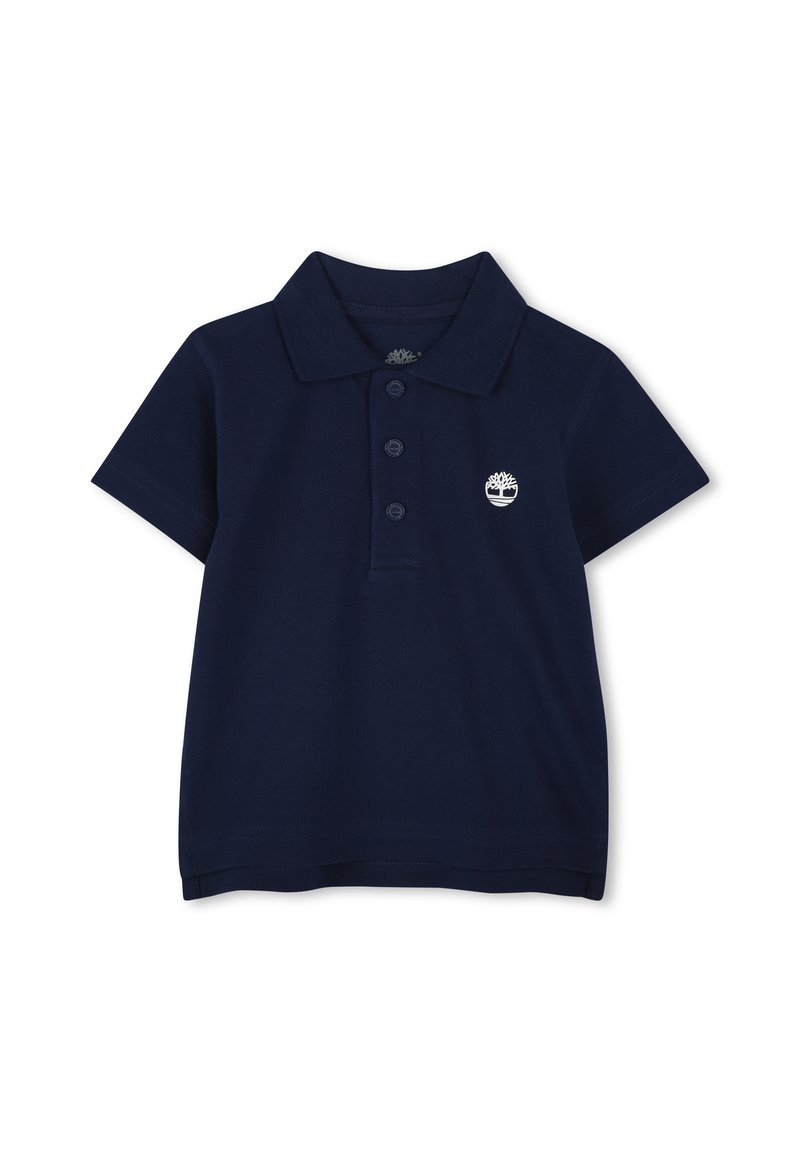 Polo azul marino hecho de algodón, con mangas cortas, tapeta de tres botones y un pequeño logo de un árbol blanco en el pecho. Textura suave.