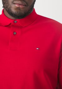 Tommy Hilfiger 1985 REGULAR - Poloshirts - primary red