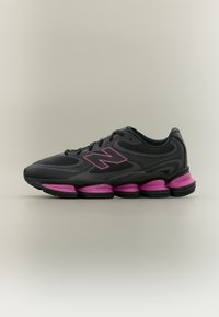Δεν επιλέχθηκε, black/pink heat
