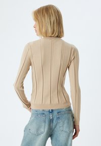 Koton NECK - Strickpullover - beige