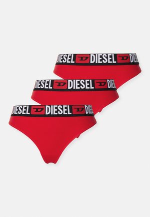 Braguitas de bikini rojas con cinturilla negra que presenta el logo blanco "DIESEL". Textura suave y diseño de corte alto. Se muestran tres pares.