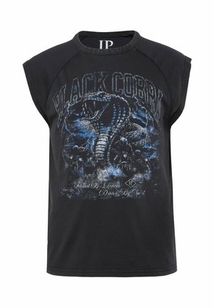 Czarny bezrękawnik z grafiką warczącej czarnej kobry, nad którą znajduje się tekst "BLACK COBRA", a poniżej mniejszy tekst pod wężem.