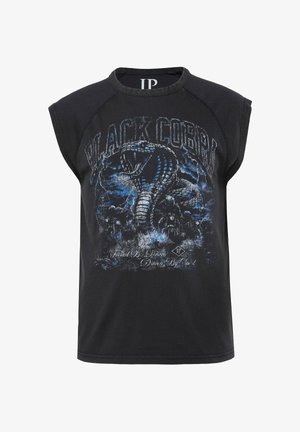 Czarny bezrękawnik z grafiką warczącej czarnej kobry, nad którą znajduje się tekst "BLACK COBRA", a poniżej mniejszy tekst pod wężem.