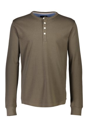Långärmad henley-tröja i olivgrön, med rund halsringning, treknappslås framtill och ribbade manschetter. Slätt, bomullsblandat tyg.