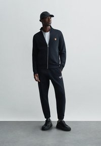 Maison Kitsuné FOX HEAD ZIPPED REGULAR - Felpa con zip - black