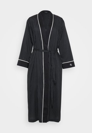 Robe preta com bolinhas brancas, com detalhes brancos ao longo do colarinho e punhos, cinto na cintura e logotipo bordado no punho esquerdo.