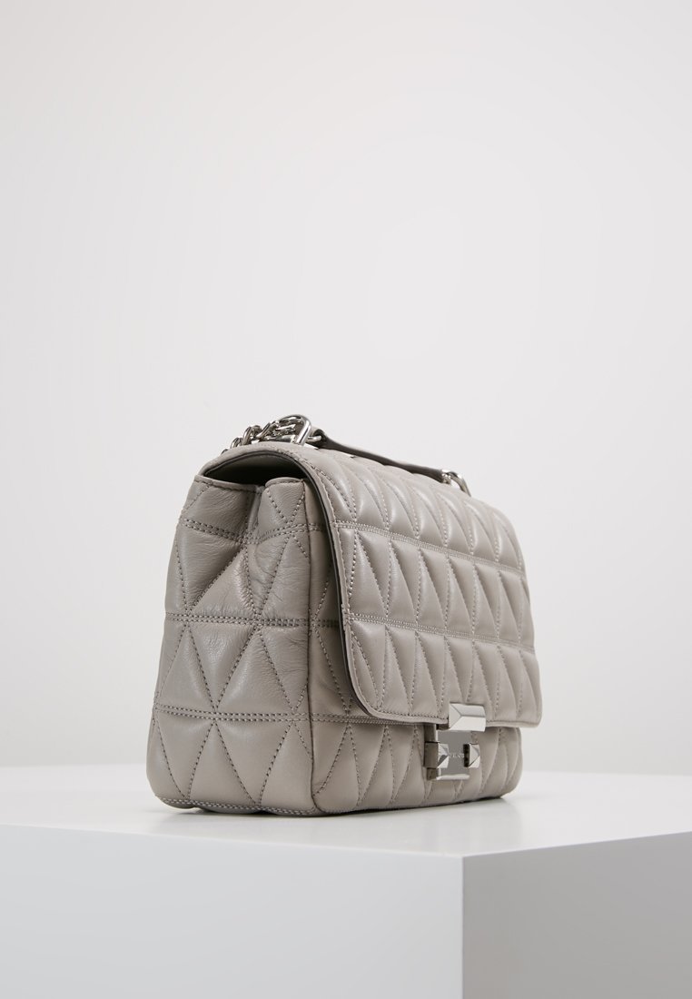 MICHAEL Michael Kors SLOAN CHAIN - Bolso de mano - pearl grey/gris -  Zalando.es
