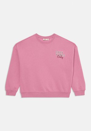 Różowa bluza z okrągłym dekoltem i długimi rękawami z nadrukiem "COZY VIBES Only" na lewej piersi.