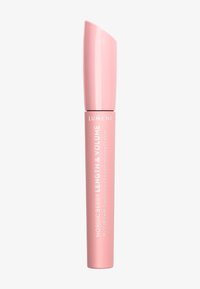 Tubo de máscara de pestañas cilíndrico de color rosa con una tapa cónica. La etiqueta dice "Nordic Berry LONGITUD Y VOLUMEN" con texto blanco y un acabado mate.