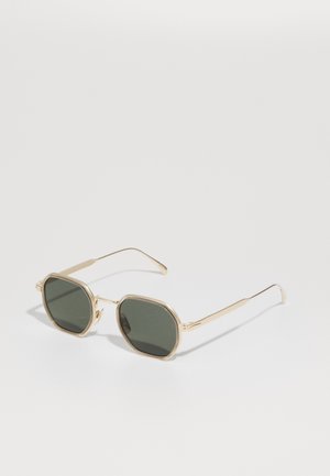 Ochelari de soare din metal aurit cu un cadru octagonal și lentile de un verde închis. Brațe subțiri și drepte cu detalii texturate la sprânceană.