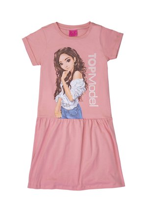 Rosa Kurzarmkleid mit Volantsaum, zeigt ein Mädchen mit langen lockigen Haaren in einem weißen schulterfreien Oberteil und Jeansshorts, Text "Top Model."