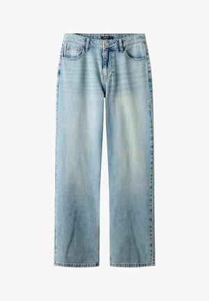 Svetlomodré denimové nohavice so širokými nohavicami a vysokým pásom, s piatimi vreckami, pútkami na opasok a jemným vyblednutím. Majú zapínanie na gombík a rovný lem.