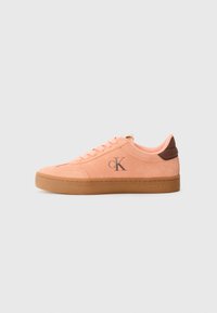 Unselected, powder orange/cappuccino