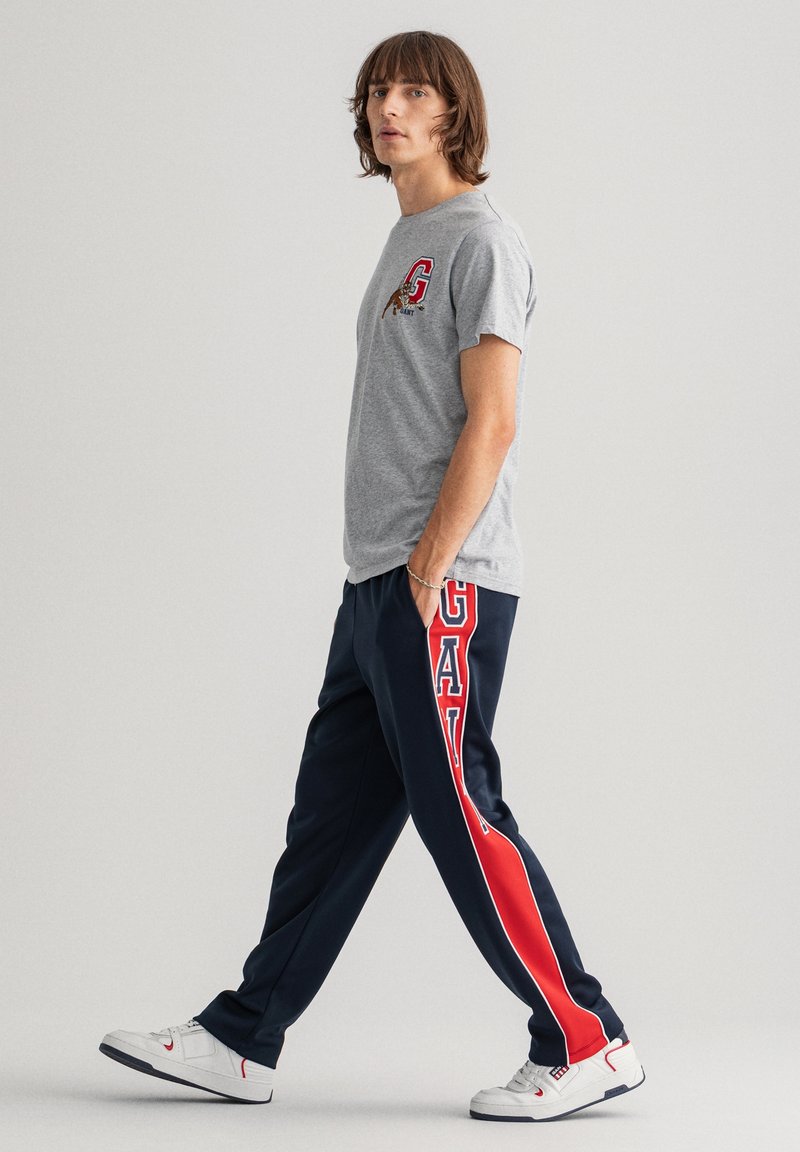 Herren Trainingsanzüge | GANT TIGER Jogginghose evening blue/dunkelblau - NR69057 Herren Trainingsanzüge | GANT TIGER Jogginghose evening blue/dunkelblau - NR69057