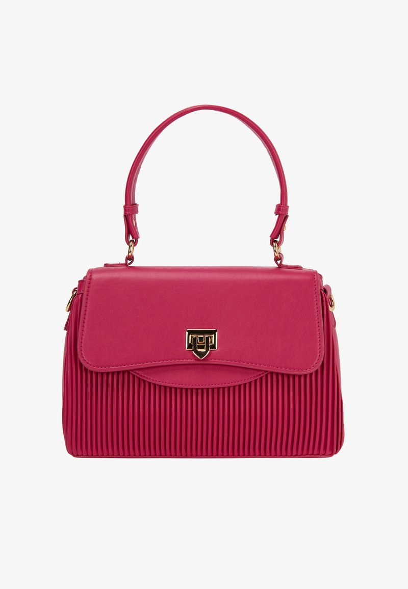 Sac à main synthétique rose avec un design plissé, de forme rectangulaire, fermeture à rabat et accents en matériel doré. Dispose d'une seule anse supérieure.
