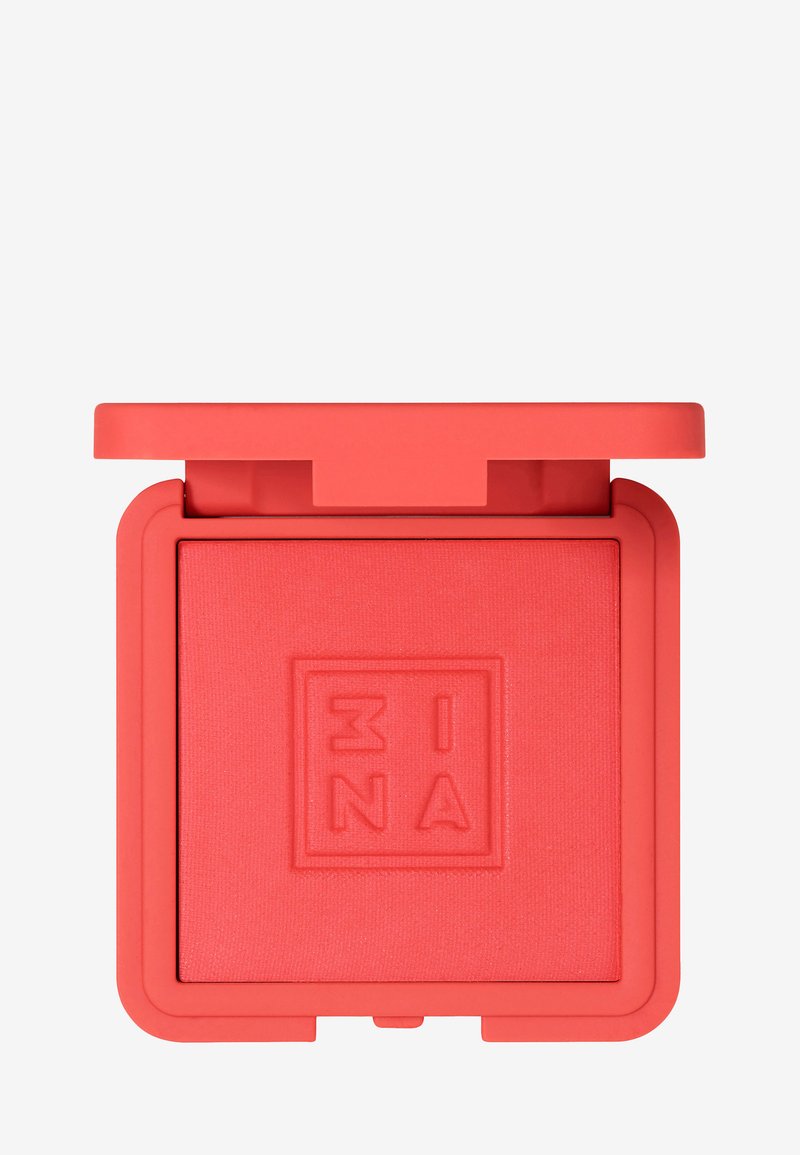 Heldere koraalkleurige blush in een vierkant, tekstuurlijk doosje met een matte afwerking. De deksel is in een bijpassende gedurfde tint met een subtiele, opgedrukte logo aan de bovenkant.
