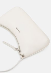 Calvin Klein EMMA CROSSBODY BAG - Torba čez telo - bright white