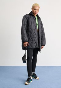 adidas Originals QUILTED MID - Zimski plašč - black