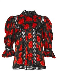Blumenbluse mit Puffärmeln aus schwarzem Stoff, verziert mit roten Blumen, Spitzenakzenten und einem hohen Rundhals. Strukturierter und detaillierter Entwurf.
