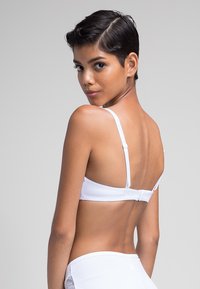 Creaciones Selene CARLOTA - Sujetador sin tirantes/multiescote - blanco