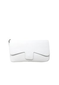 Biała skórzana kopertówka o teksturowanej powierzchni, zamykana na klapę, o minimalistycznym designie. Wymiary odpowiednie do noszenia w ręku.