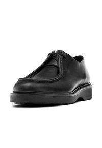 Schwarzer Lederschuh mit runder Zehenform, glatter Oberfläche, minimalistischem Design und einer niedrigen Plattformsohle. Verfügt über eine Schnürung an der Vorderseite.