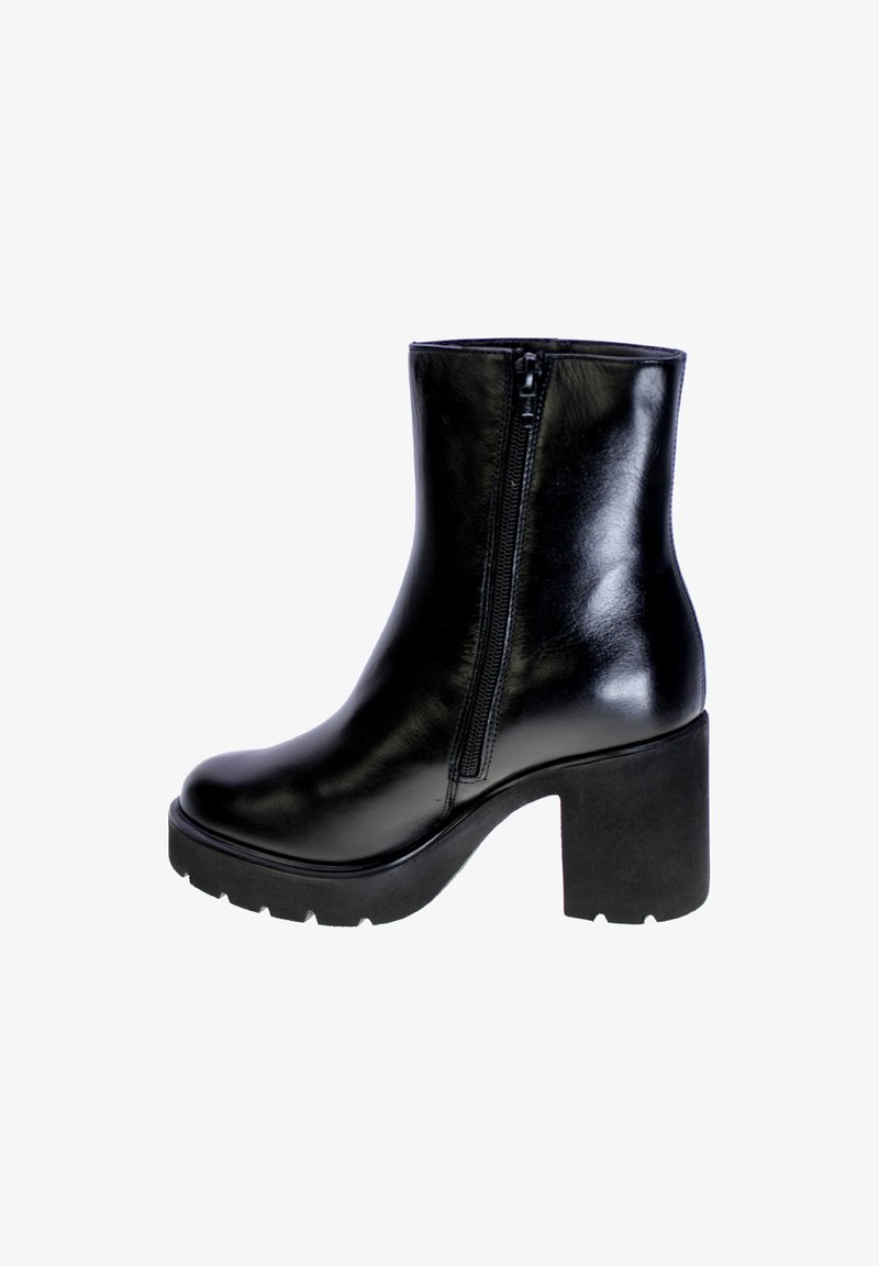 Bottines en cuir noir avec un bout rond, fermeture éclair sur le côté et un talon à plateforme épais. Texture lisse, design minimaliste.