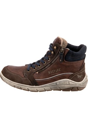 Mustang High-top trainers - nut
