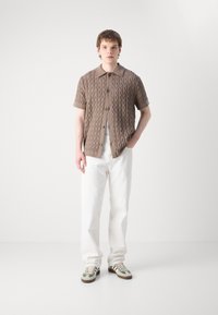 Thumbnail Image 6