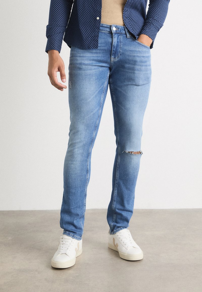 Tommy Jeans SCANTON SLIM - Vaqueros slim fit - denim medium
