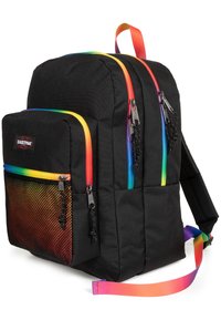 Zaino in tessuto nero con quattro scomparti con zip arcobaleno, una tasca frontale in rete e una tracolla con gradiente multicolore.