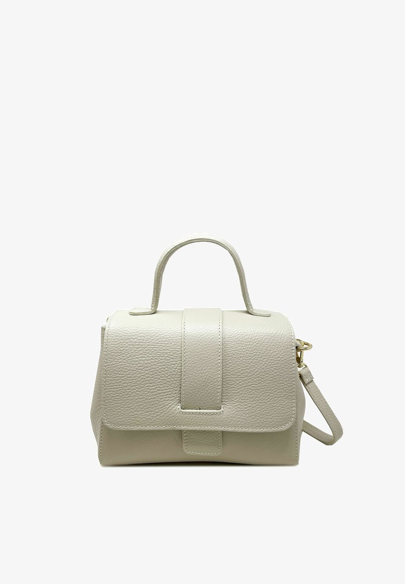 Liten handväska i krämfärgad läder med en strukturerad form, topphandtag och avtagbar axelrem. Har ett framfack och guldfärgade metalldetaljer.