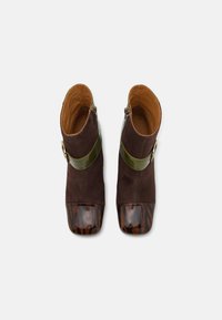 Chie Mihara PERICO - Botines - brown