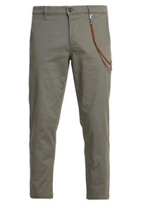 Olivově zelené bavlněné kalhoty slim fit, s předním zipem, poutky na pásek a hnědou koženou ozdobnou šňůrkou připevněnou na boku.