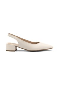 Beige slingback-kengät, joissa on kärki, matala lohkokorko ja sileä nahkapinta. Niissä on leikkaukset sivuilla hengittävyyden parantamiseksi.