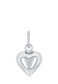 Collarín de corazón de plata con un acabado pulido. Presenta un diseño suave y redondeado y un lazo para la sujeción. Tamaño aproximado adecuado para joyería.